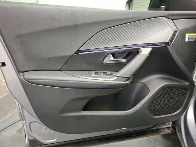 Peugeot 2008 hybrid 136 e-dcs6 — photo 60