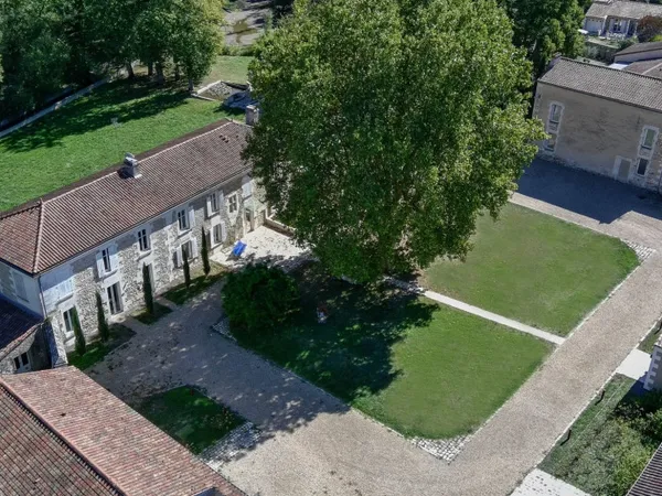 Maison 12 pièces 725 m²