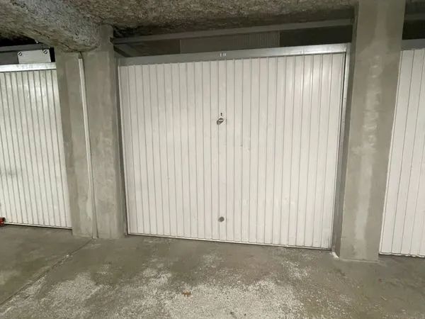 A vendre - Garage box fermé
