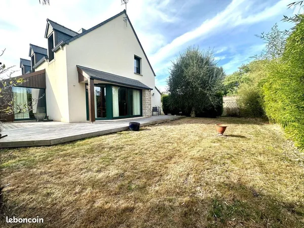 Maison 8 pièces 242 m²