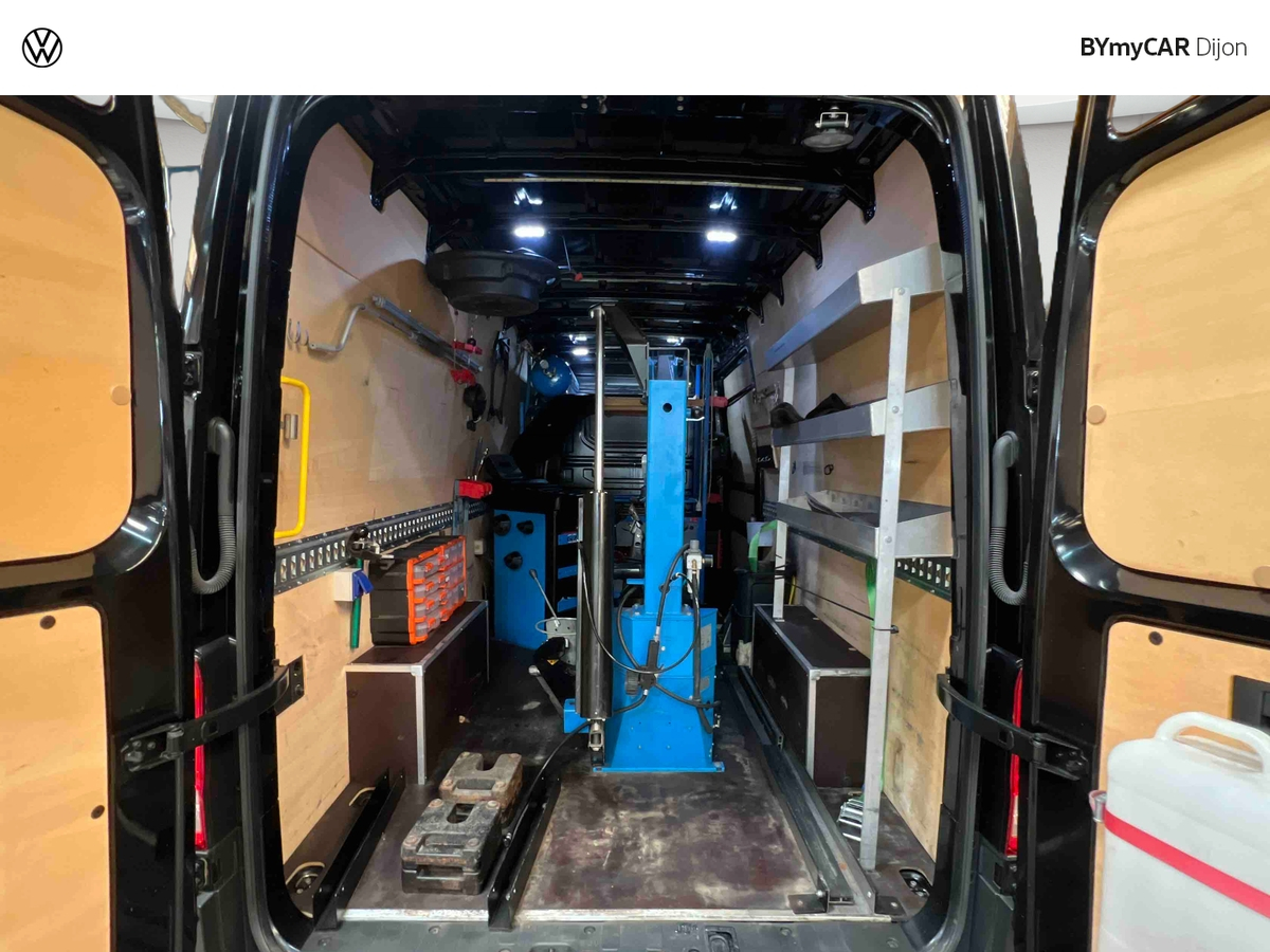 Volkswagen Utilitaires CRAFTER VAN 35 L4H3 2.0 TDI 177 CH CAMION ATELIER — photo 13