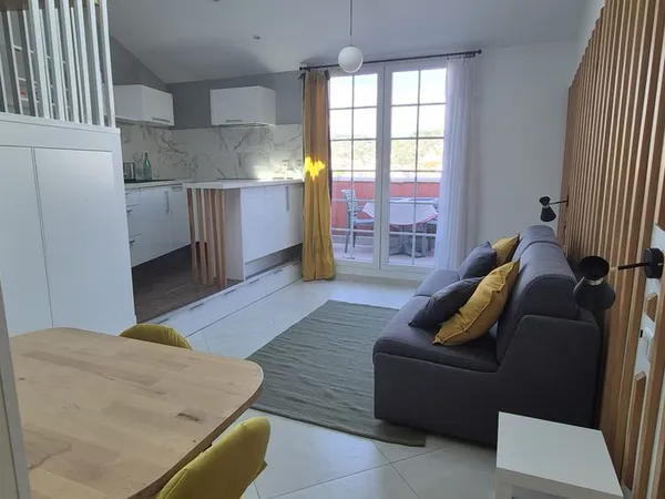 Studio meublé 23 m² + terrasse 7 m² + parking privé + piscine - Limite Cannes / Golfe Juan à Vallaur