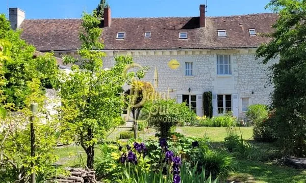 Demeure De Caractere Du XVIème Avec Clos Et Jardin