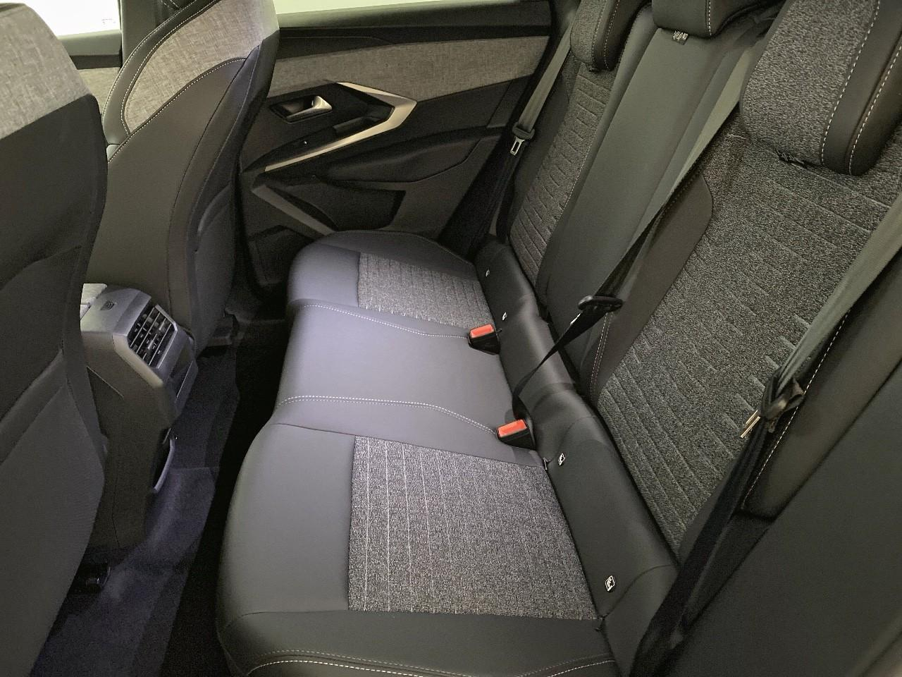 Peugeot 3008 electrique 210 ch 73 kwh allure — photo 10