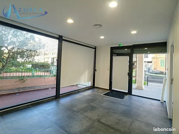 LOCAL COMMERCIAL 104 m² NICE