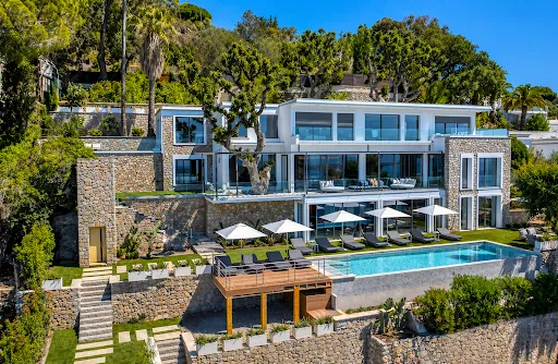 Villa 9 pièces 840 m²