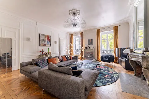 Appartement 7 pièces 230 m²