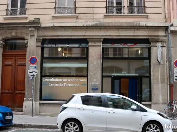 Local commercial 203 m²
