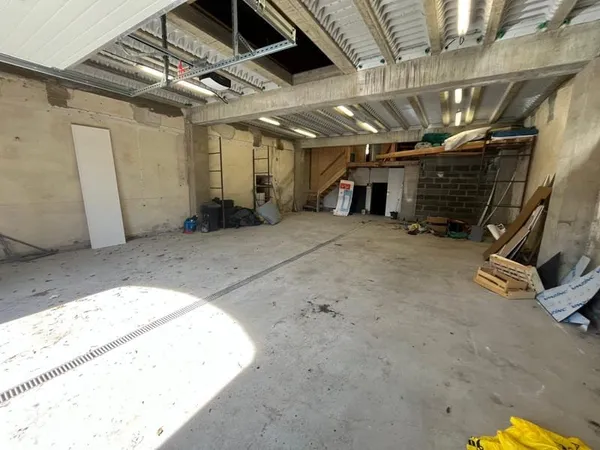 Local commercial 2 pièces 200 m²