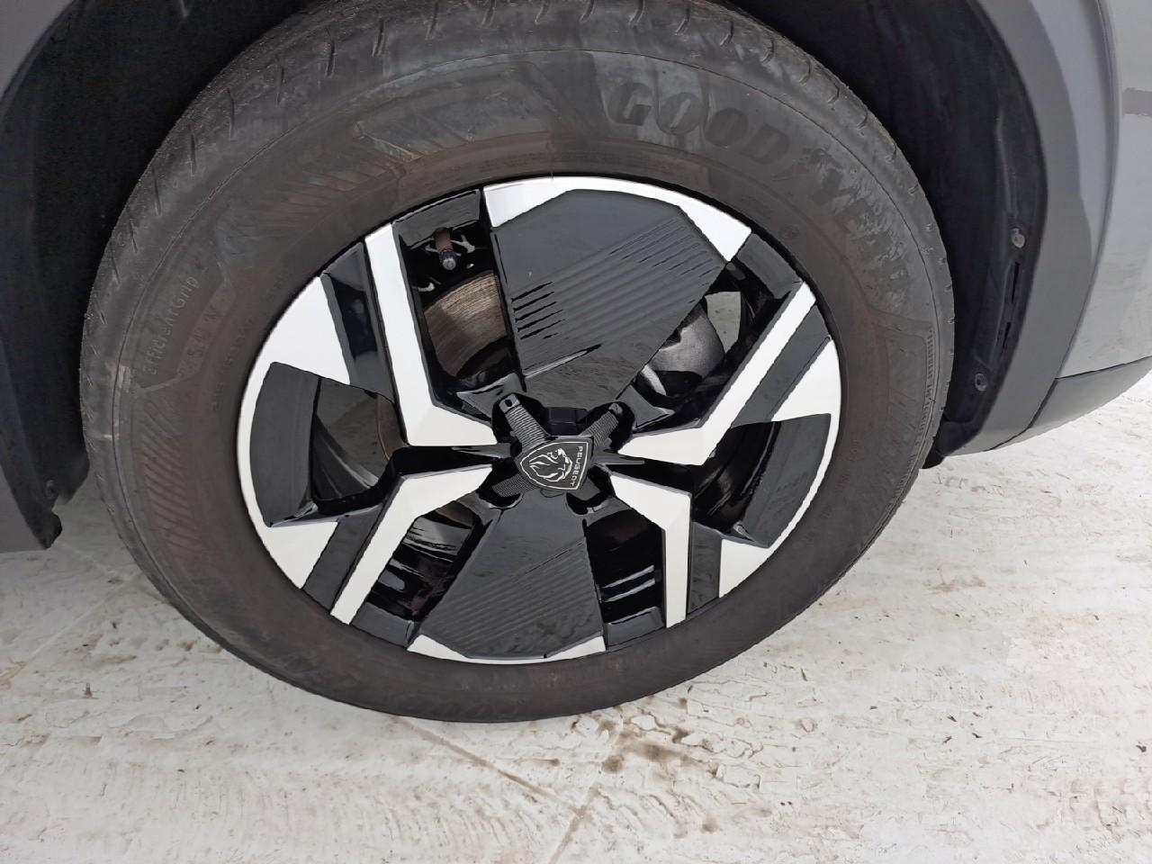 Peugeot 2008 puretech 130 s&s eat8 gt — photo 17