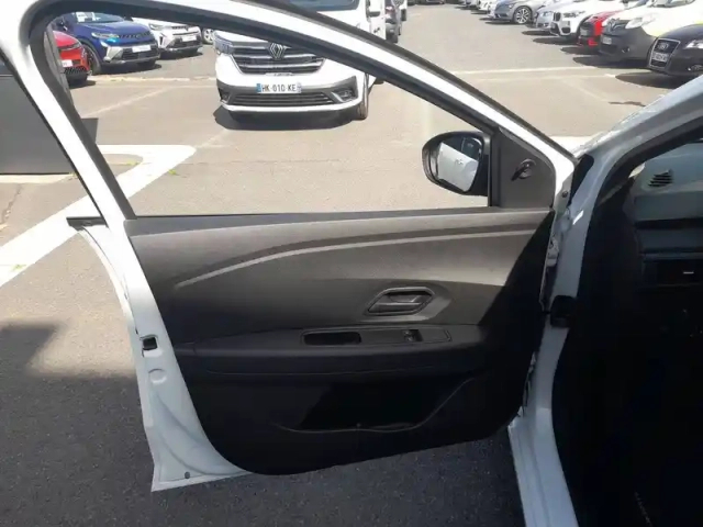 Dacia Sandero sce 65 — photo 11