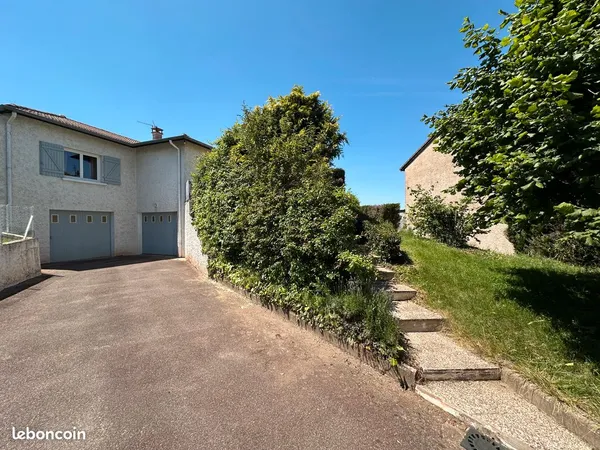 Maison 6 pièces 3 chambres jardin et garages