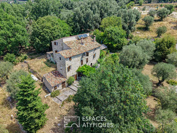 Ancienne ferme en pierre à rénover à Opio - 270 m² privatifs