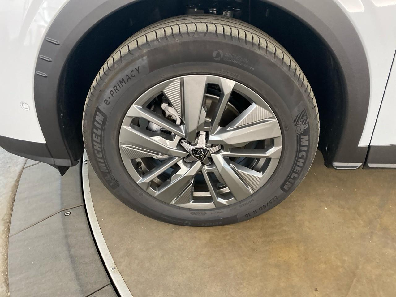 Peugeot 5008 hybrid 145 ch e-dcs6 allure — photo 11