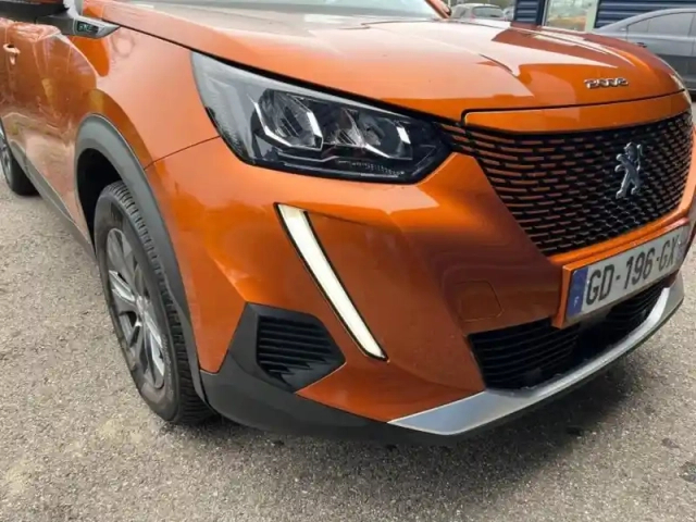 Peugeot 2008 e- 136ch style — photo 8