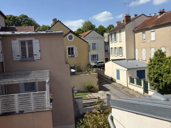Au coeur de Louveciennes , un Duplex lumineux de 42 m2 Loi Carrez 50m2 utile