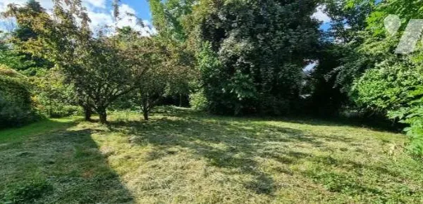Terrain 823 m²