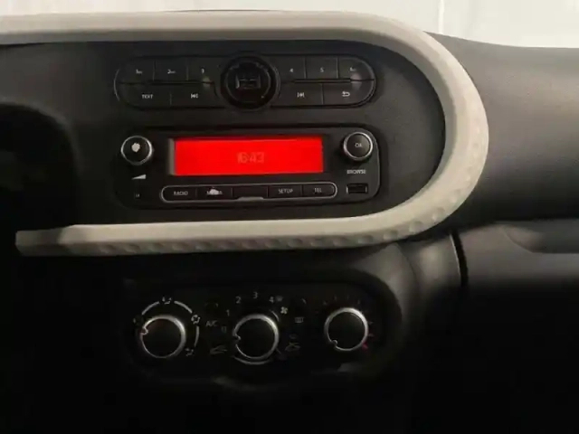 Renault Twingo iii 0.9 tce 90 energy zen — photo 10