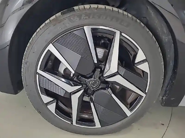 Peugeot 208 hybrid 110 e-dcs6 — photo 13