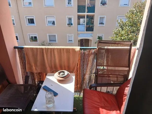 Chambre de 12m2 avec balcon dans appartement a saint jean cap ferrat en colocation 650cc