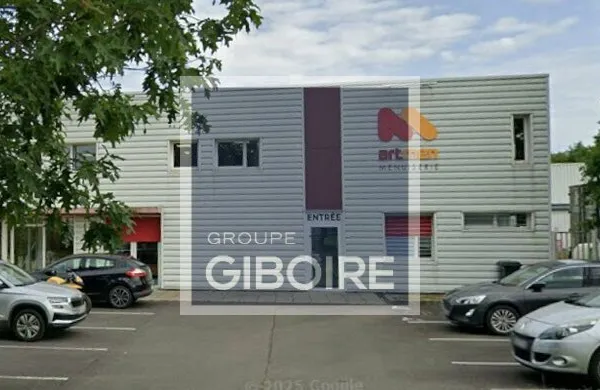 Local professionnel 105 m²
