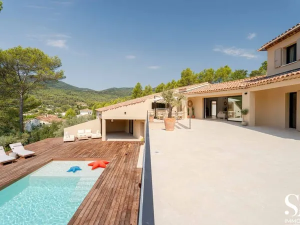Maison 7 pièces 222 m²