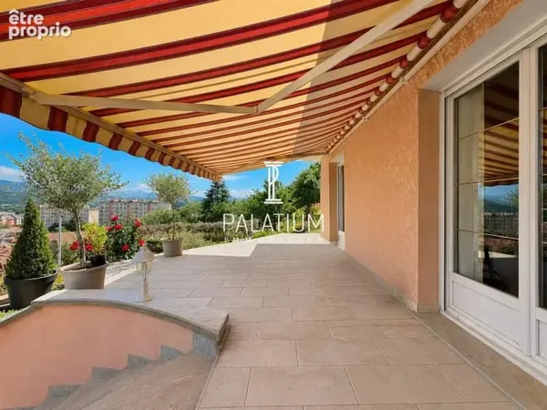 Villa provençale avec vaste terrasse et vue dégagée
