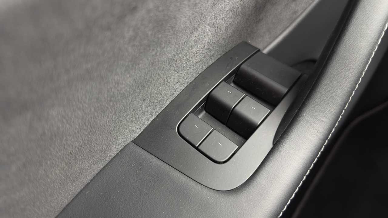 Tesla MODEL Y RWD — photo 21