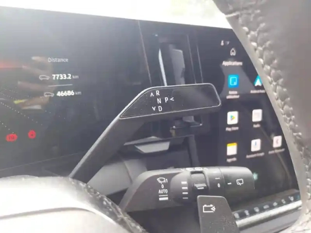Renault Megane e-tech ev60 220 ch optimum charge — photo 11