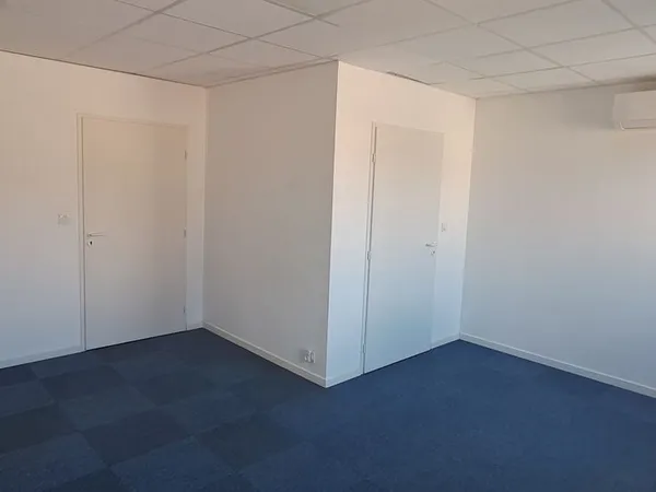 Bureau privatif climatisé avec parking, accès rapide rocade et autoroute bureau