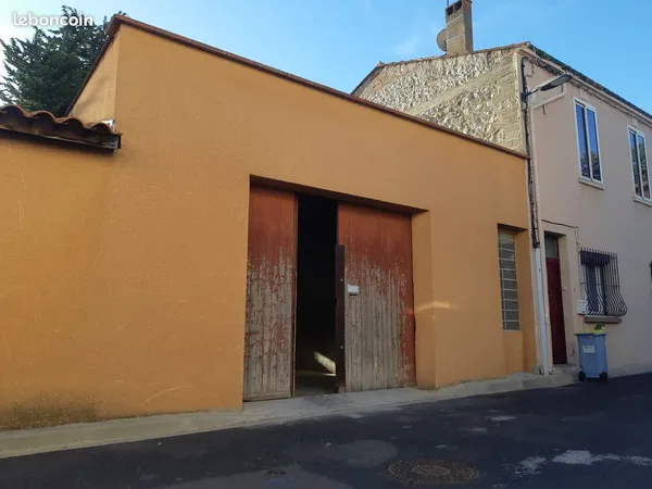 Loue local 90m², centre Canohes