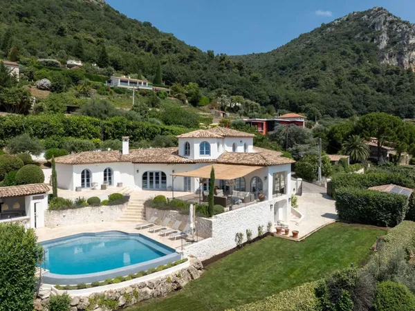 Villa 11 pièces 2500 m²