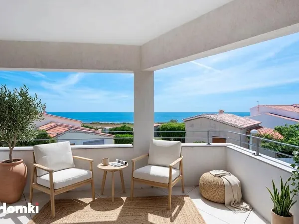 CARRO  Maison mitoyenne d'un côté avec terrasse de 19 m² et vue mer panoramique