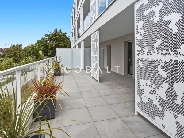 T4 de 100 m² avec terrasse de 66 m² Lumineux en hiver, agréabl