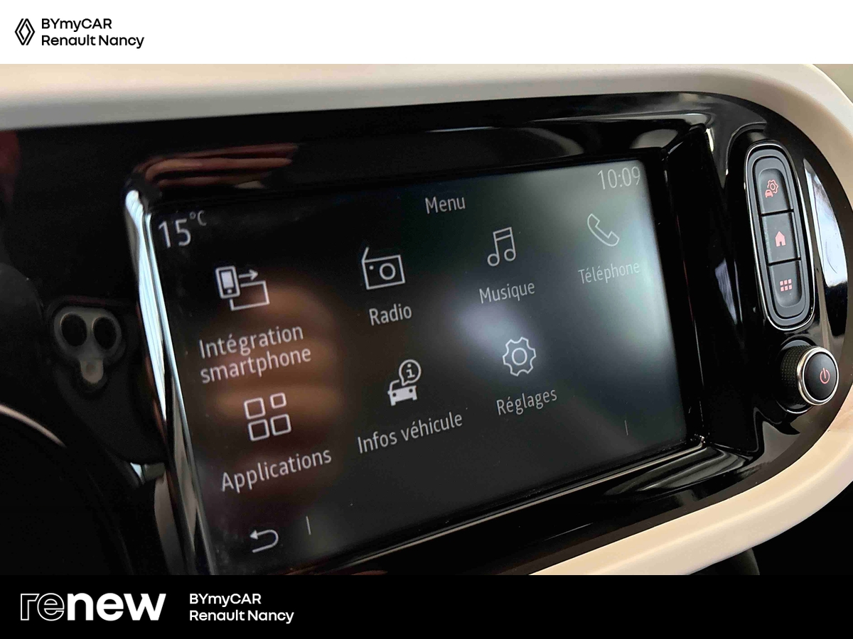 Renault Twingo III E-Tech — photo 16