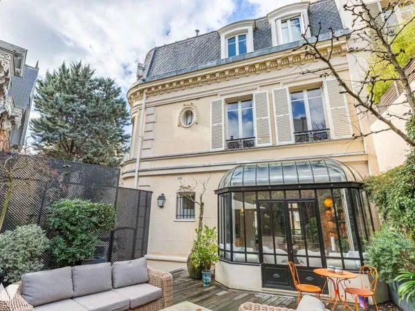 Maison 8 pièces 272 m²