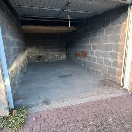 Garage à louer