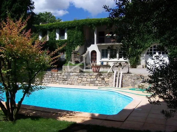 Maison de luxe 25 pièces 700 m²