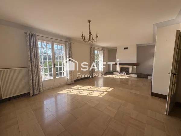 Maison traditionnelle 120 m2 avec 4 chambres sur terrain de 1600 m2 proche toutes commodités