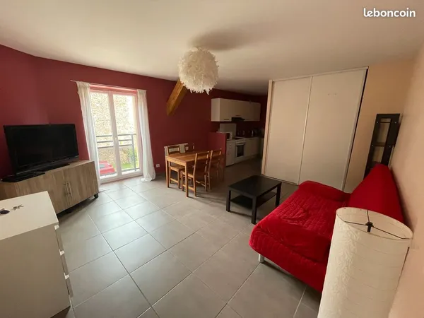 Pont Evêque /Particulier loue Studio meublé de 31m2 avec place de Parking