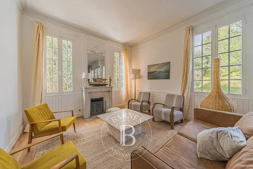 Maison 11 pièces 211 m²