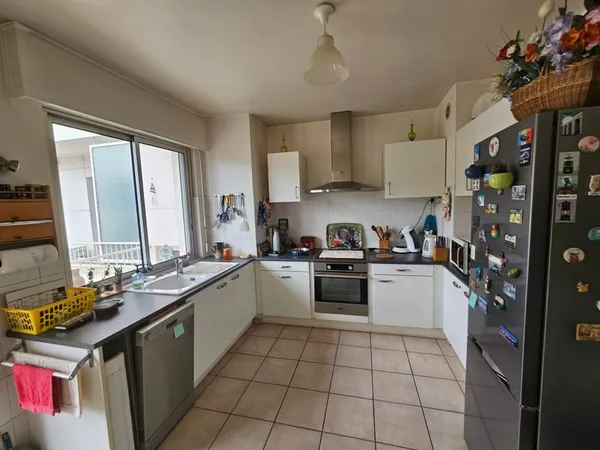 GAP CENTRE-VILLE - T3 DE 84 M² - DERNIER ÉTAGE - ASCENSEUR - BALCON - VUE DÉGAGÉE RARE À LA VENTE - 