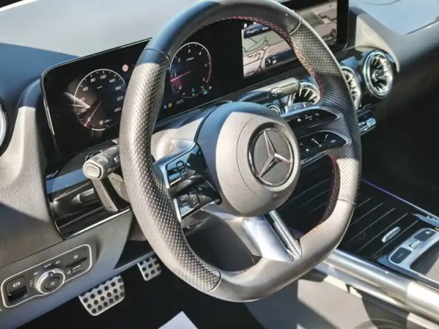 Mercedes Gla 220 d 4matic amg line — photo 12