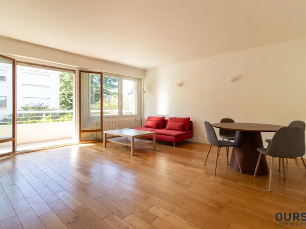 Un très beau 2 pièces de 58 m² avec grand balcon et parking e