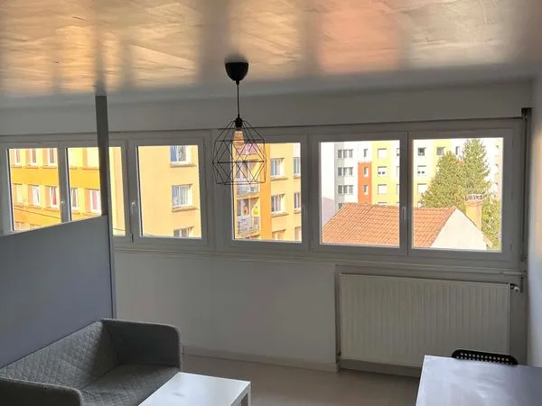 Studio 30m2 St Etienne Valbenoite Fauriel Centre 2 Tréfilerie loyer 360euro et 70euro de charge