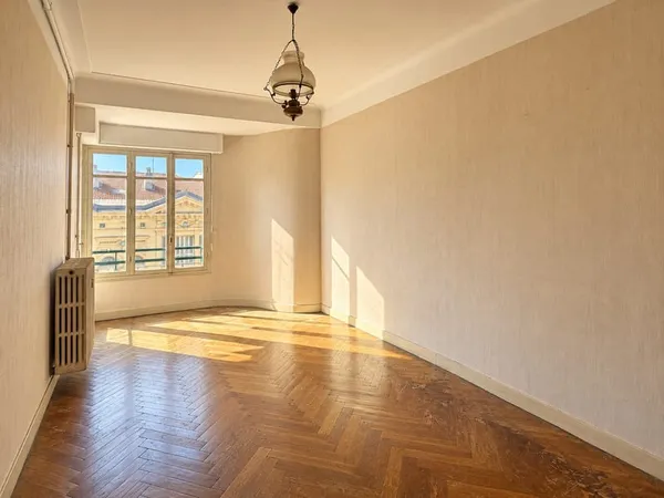 NICE QUARTIER DES FLEURS | 3 PIÈCES 84 M2 AVANT-DERNIER