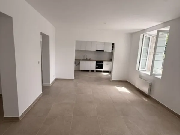 Maison de plain-pied rénovée à louer 4 chambres Provins