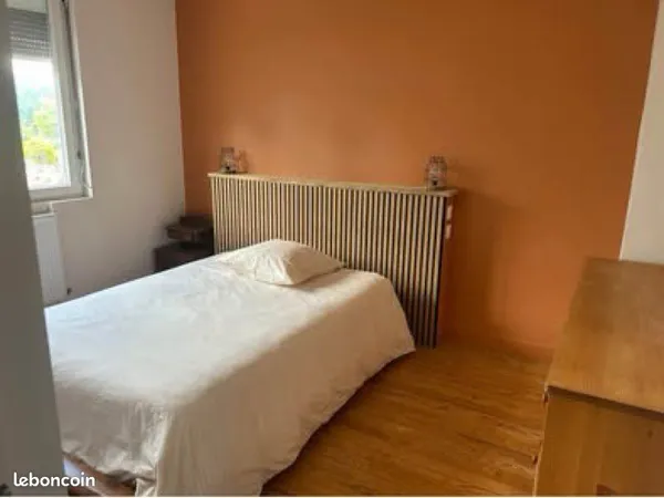 Loue chambre meublée