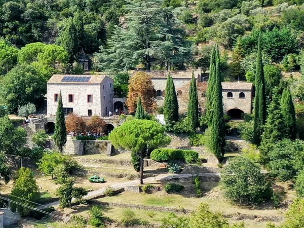 Maison avec dépendances 15 pièces 650 m²