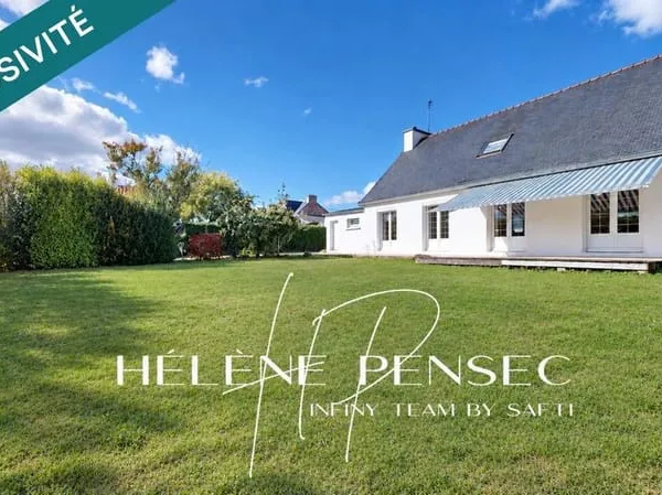 Maison avec vie de plain-pied, jardin clos de 1 102 m², à quelques pas du bourg.